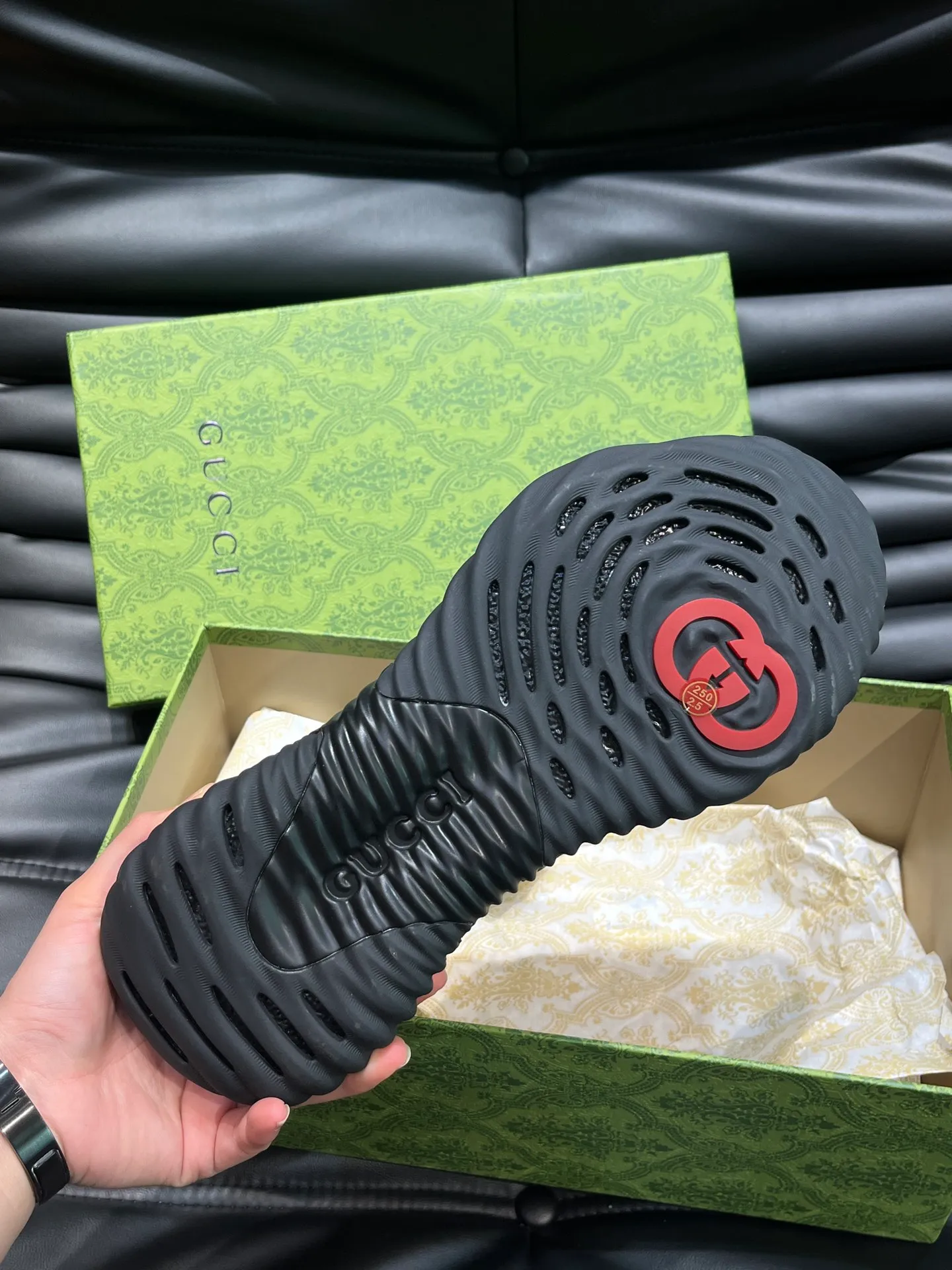 Men's Men's Shoes💰p760 "Gucc*" Ri Men's Men's Shoes💰p Men's Men's Shoes💰ple Series 2024ss👫Couple Style Casual Sports Shoes, buy the original and accurately reproduce it! Restore the quality of details, Gucci Ri men's shoes 💰p men's shoes 💰ple series sports shoes are made with innovative stitching technology to create a flowing texture like water. The leather design is paired with three-dimensional interlocking Double G leather patches and Gucci letter metal accessories, creating a free flowing texture of the entire shoe with a 3D effect. A classic and versatile piece that feels super comfortable on your feet! Female 35-40 Male 38-45